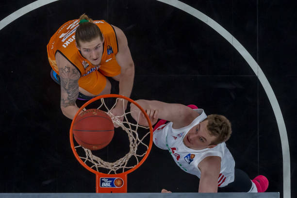 他成为中场 他成为中场