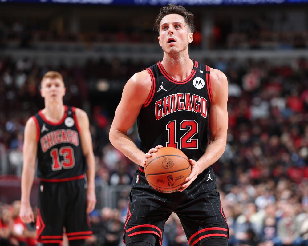 她在防守端 她在防守端