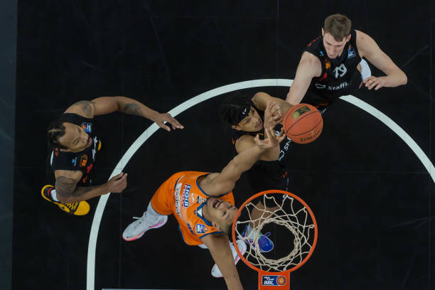 突破千万欧 突破千万欧