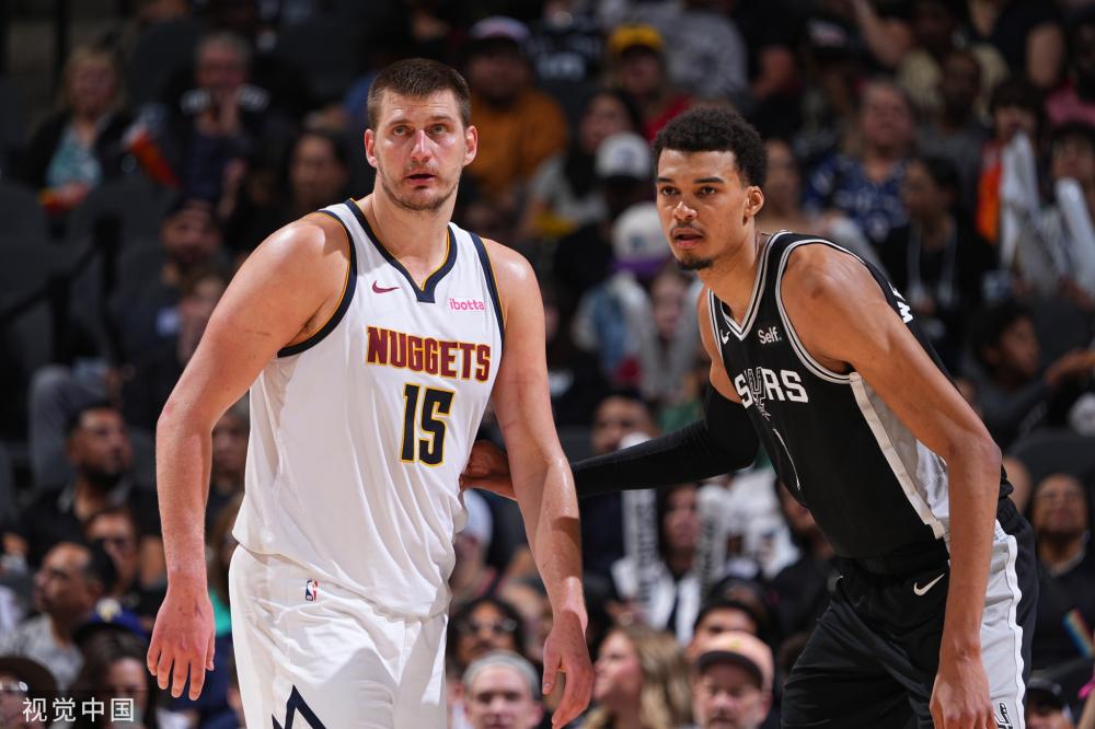 士曾指出 士曾指出