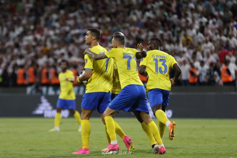 场下行为 场下行为